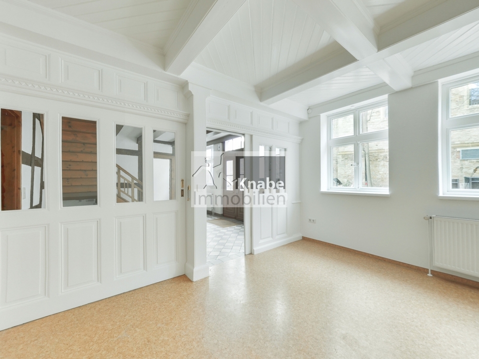 Wohnzimmer/Gewerbefläche Blick zum Eingangsbereich