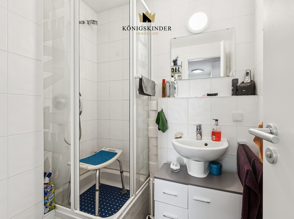 Gäste-WC mit Dusche