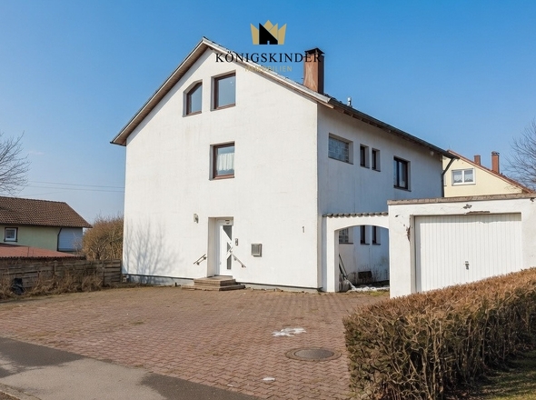 solides Zweifamilienhaus 