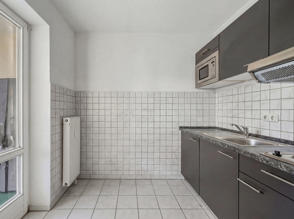 Küche mit Balkontür