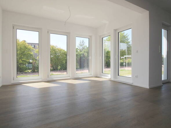 Repräsentativer Essbereich und beeindruckende Fensterfronten