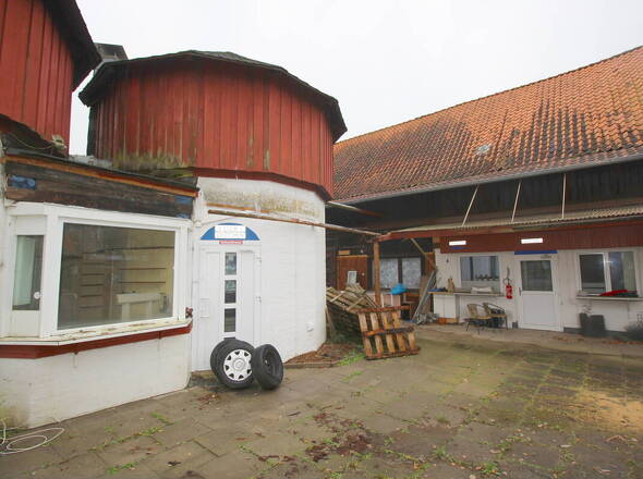 Eingangsbereich mit Imbiss und sep. Restaurantbereich