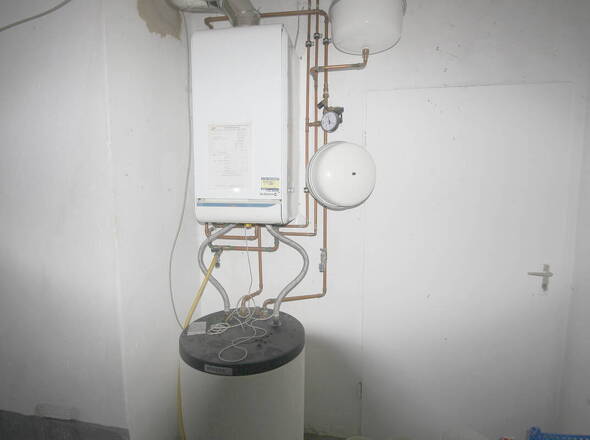 Neuewertige Gaszentralheizung von De Dietrich, BJ 2020