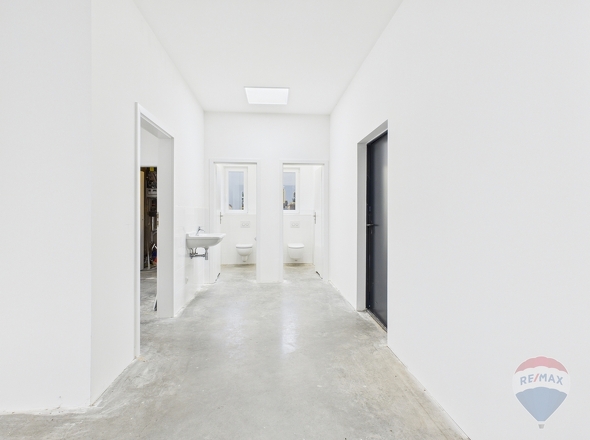 EG Gang von der Halle / Ausstellung Richtung Küche und WC´s