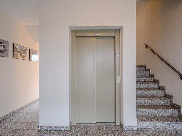 Hausflur & Aufzug