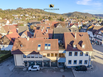  Der Anbau aus 1980 erweitert das historische Vorderhaus stimmig. 