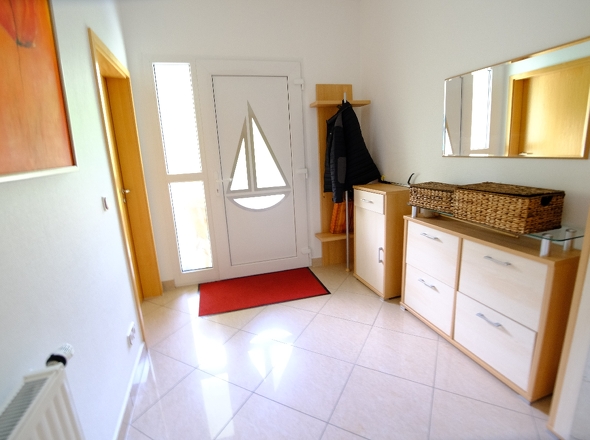 großzügiger Flur EG