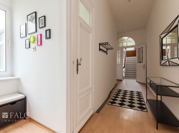 Wohnungsflur 2 - (KI generiert)