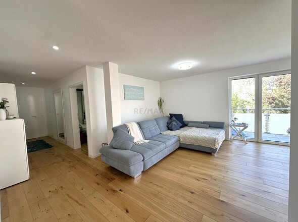 Wohnbereich mit direktem Zugang auf den Balkon