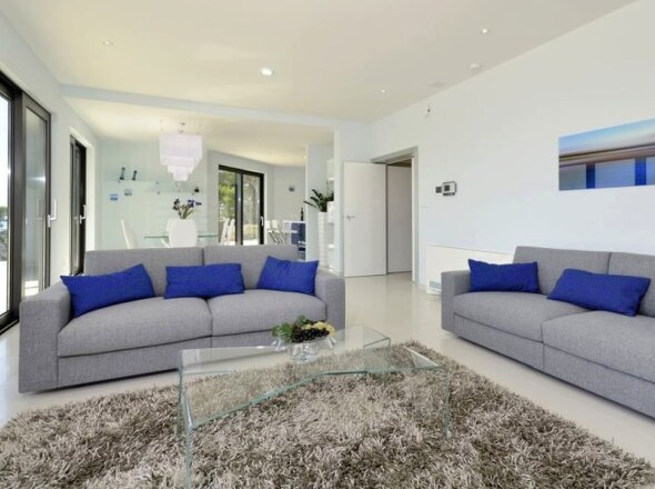 Ein Blick auf den groázgigen Wohnbereich des modernen Luxus-Villa mit Meerblick in Kroatien