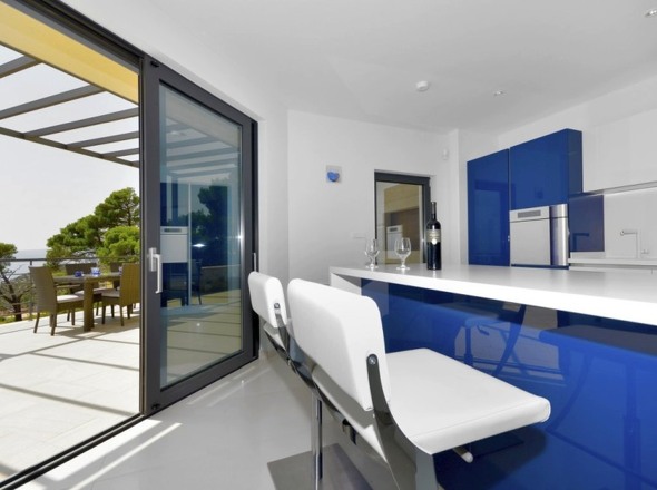 Die Kche der modernen Neubau-Villa zum Verkauf in Kroatien