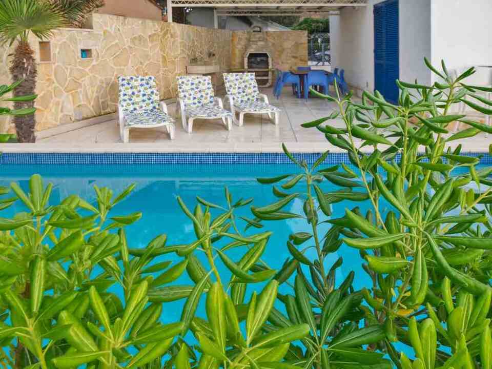 Luxusvilla direkt am Meer in Kroatien auf der Insel Brac zum Verkauf - Panorama Scouting.