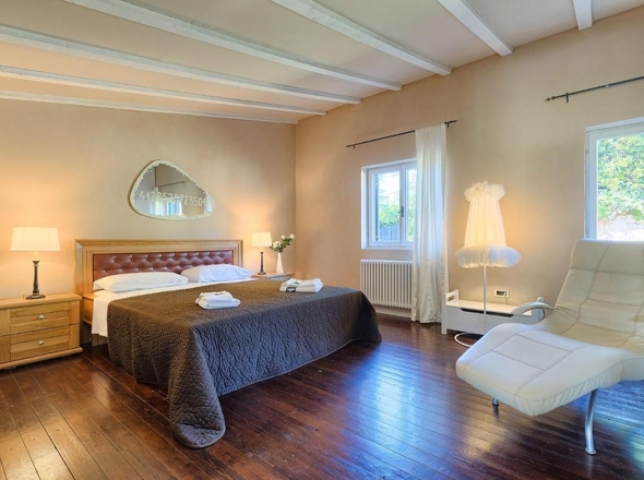 istra-umag-vila-i-3-objekta-prvi-red-do-mora-bazen_4