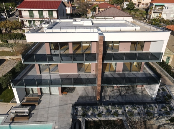 kantrida-luksuzan-stan-s-privatnom-okucnicom_17