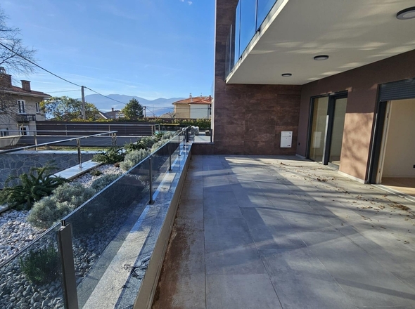 kantrida-luksuzan-stan-s-privatnom-okucnicom_19