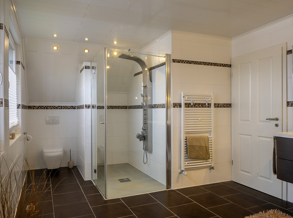 Das Bad mit der Dusche