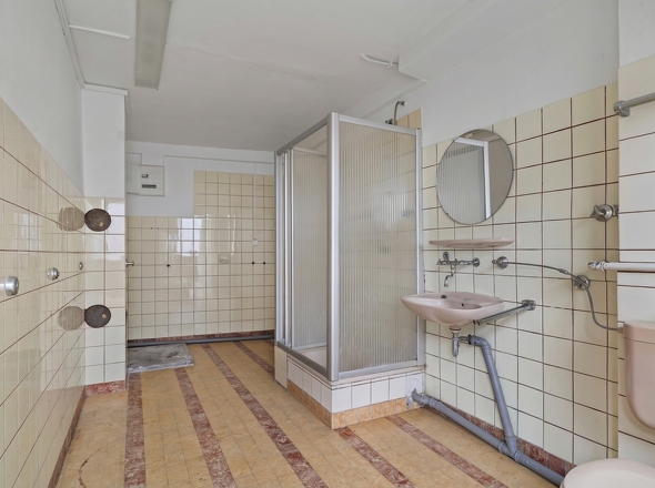 Bad (über Hof erreichbar)