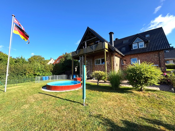 Garten mit Pool