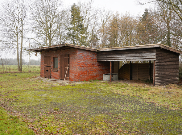 Pferdeboxen/ Nebengebäude