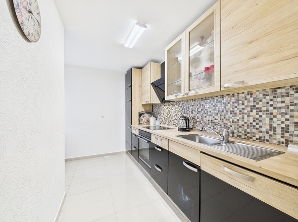 CAM04182G0-PR0043-STILL009