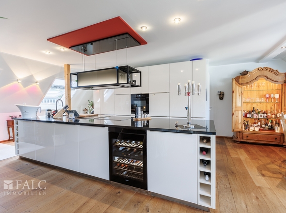 Einbauküche mit Kochinsel Maisonettewohnung