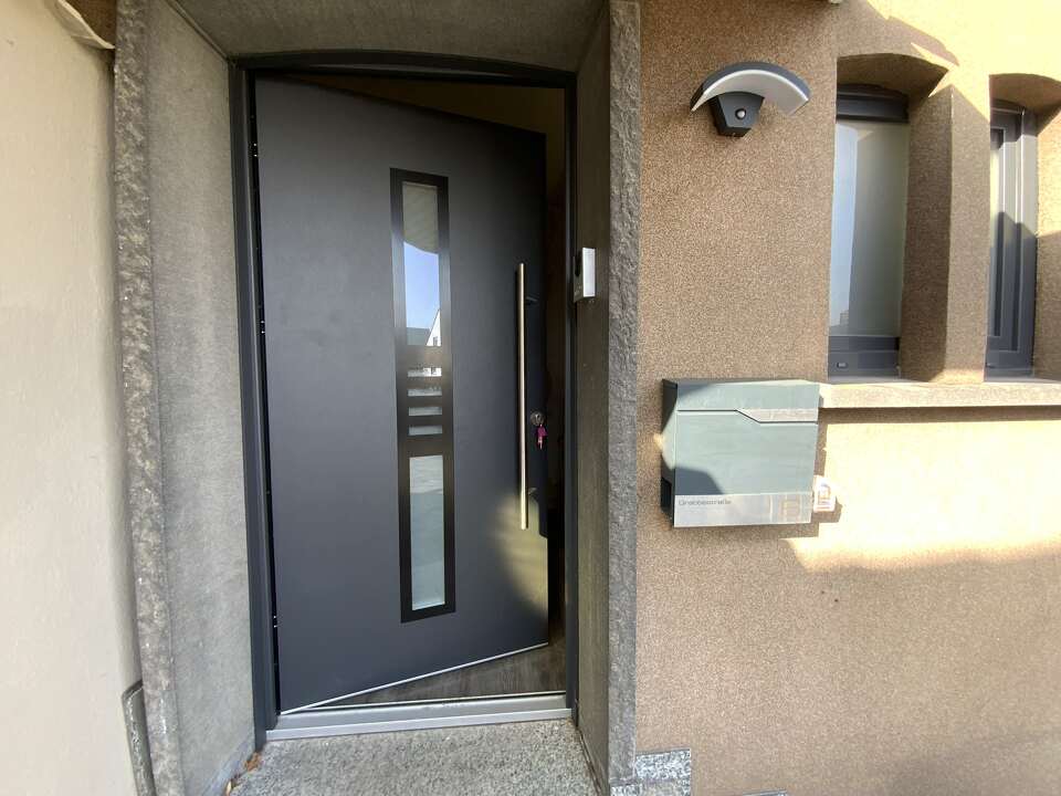 Neue Haustür, neue Fenster