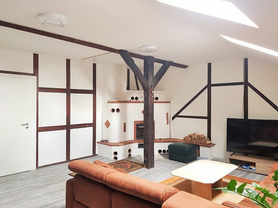 Wohnzimmer mit Kamin