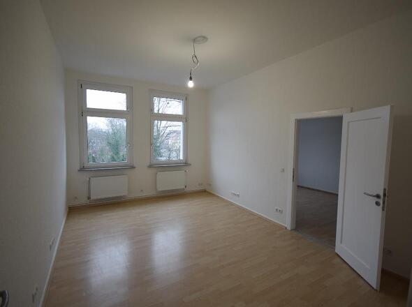 Zimmer 2 mit Durchgang zu Zimmer 3