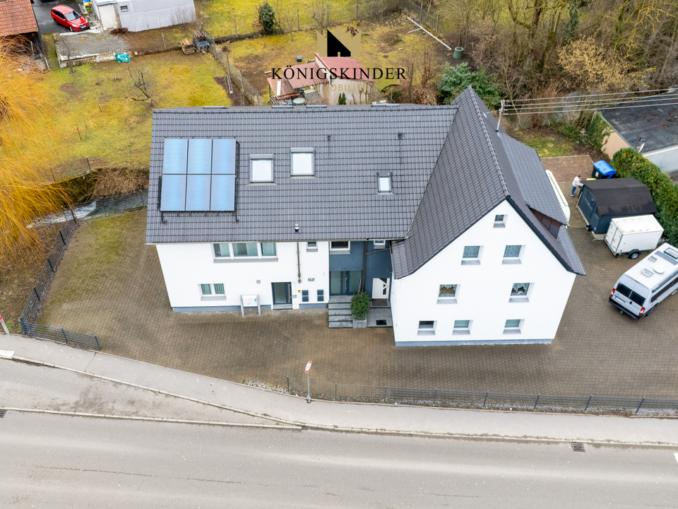 Grundstück mit insgesamt 10 Stellplätzen