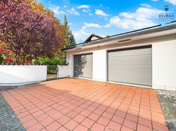 Doppelgarage mit PV Anlage