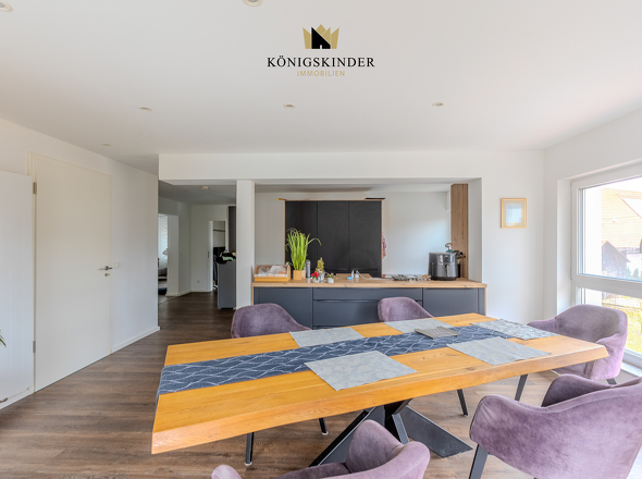 Heller Wohnbereich mit offener Raumstruktur (Wohneinheit 1)