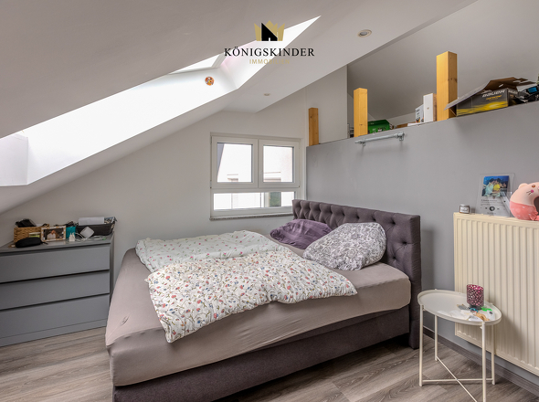 Schlafzimmer mit Dachfenstern (Wohneinheit 2)