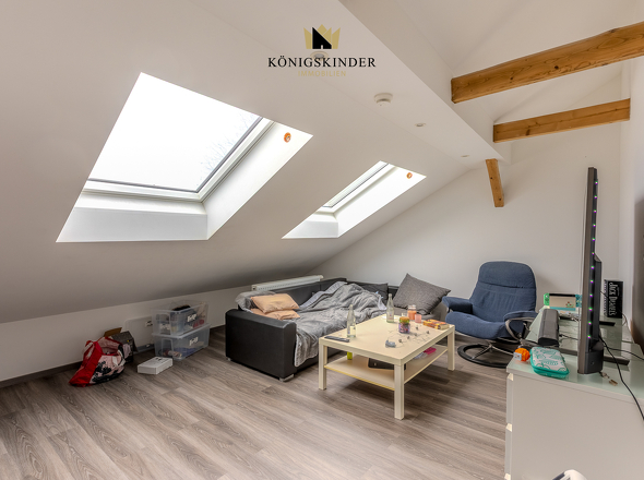 Wohn- oder Arbeitsbereich mit Dachflächenfenstern (Wohneinheit 2)