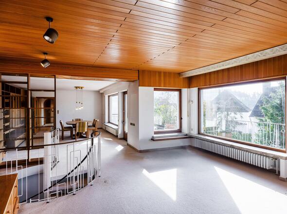 Wohnbereich mit Blick ins Esszimmer