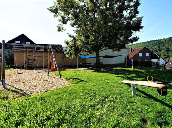 Spielplatz um die Ecke