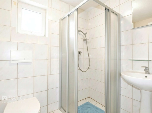 Whg. II Badezimmer - (KI generiert)