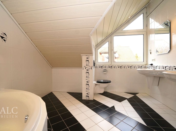 Badetempel mit Wanne...