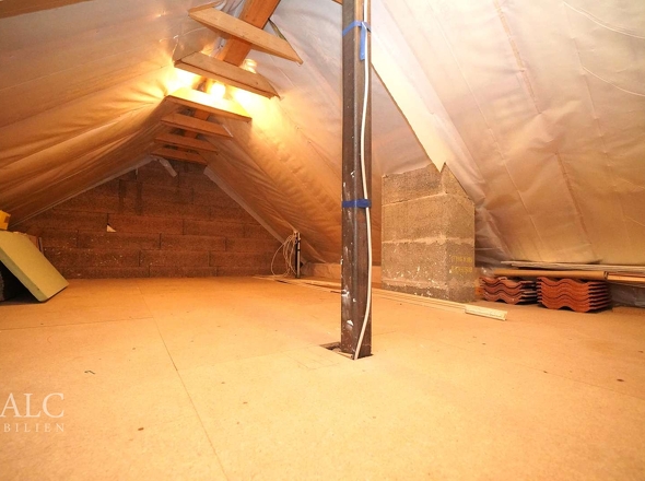 Ausbaubarer Dachboden