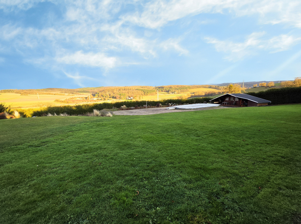 Blick über Grundstück