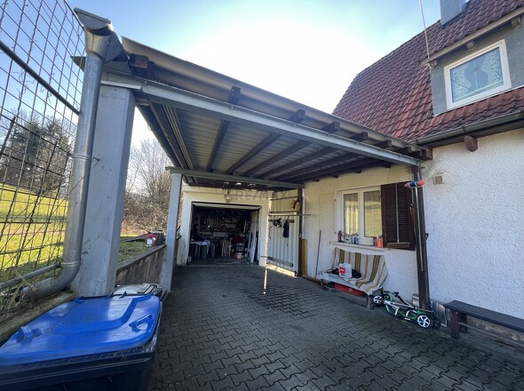 Carport und Garage