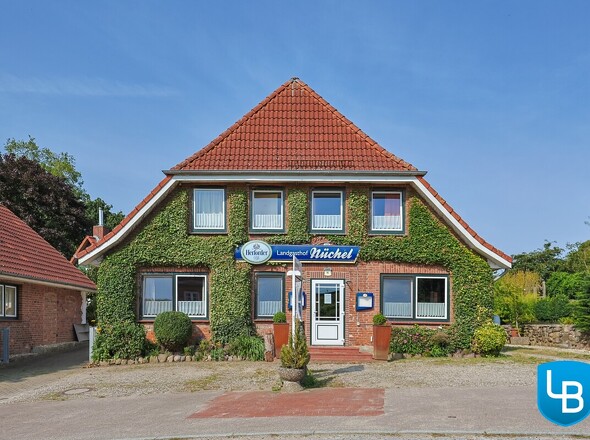 ...mit Parkplätzen vor der Tür