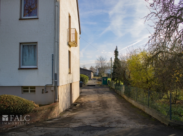 Seitenweg zum Garten