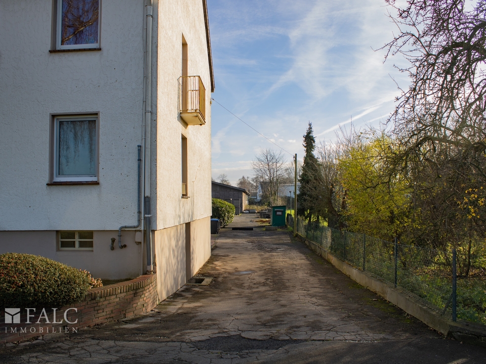 Seitenweg zum Garten
