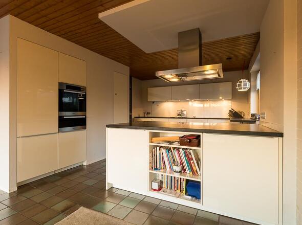 EG: Kochen mit Einbauküche