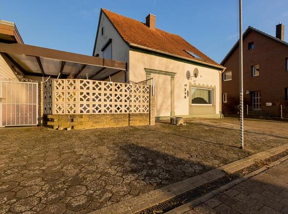 Außenansicht Straße #3 (Einfamilienhaus)