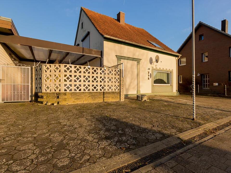 Außenansicht Straße #3 (Einfamilienhaus)