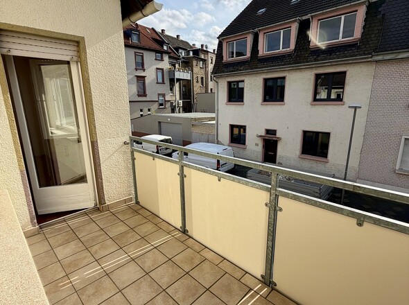 Balkon Straßenseite