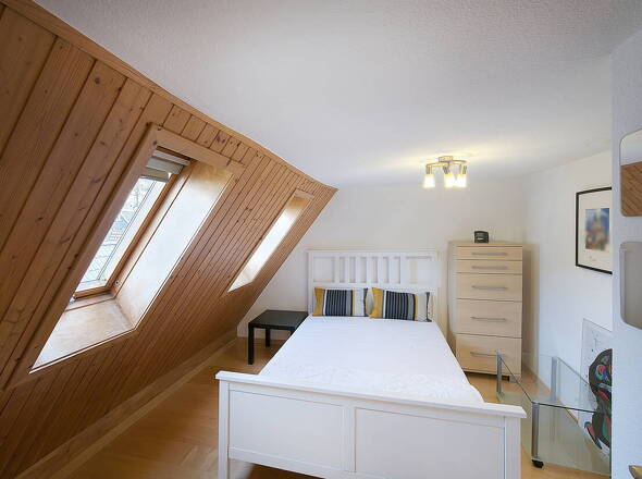 Schlafzimmer DG