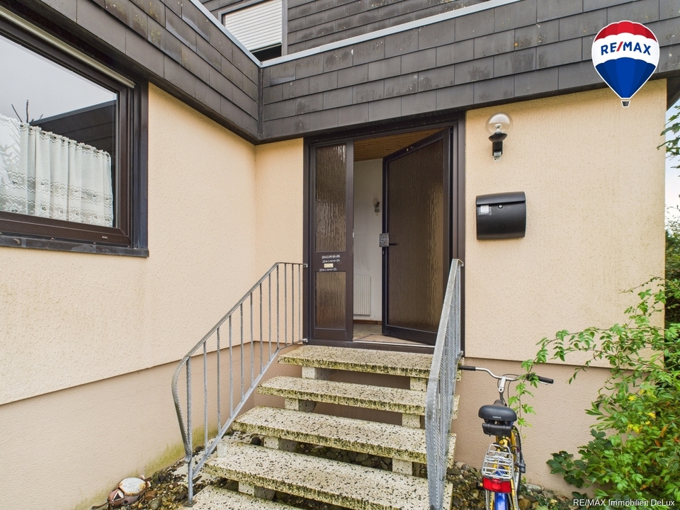 RE/MAX Immobilien DeLux Einfamilienhaus Wallerfangen-Oberlimberg Eingang