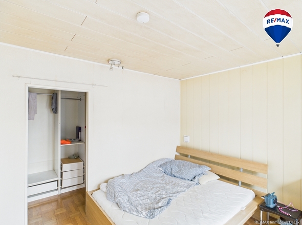 RE/MAX Immobilien DeLux Einfamilienhaus Wallerfangen-Oberlimberg Zimmer mit Ankleide